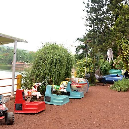 Mayem Lakeview Hotel Goa Exterior photo