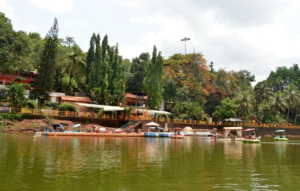 Mayem Lakeview Hotel Goa Exterior photo
