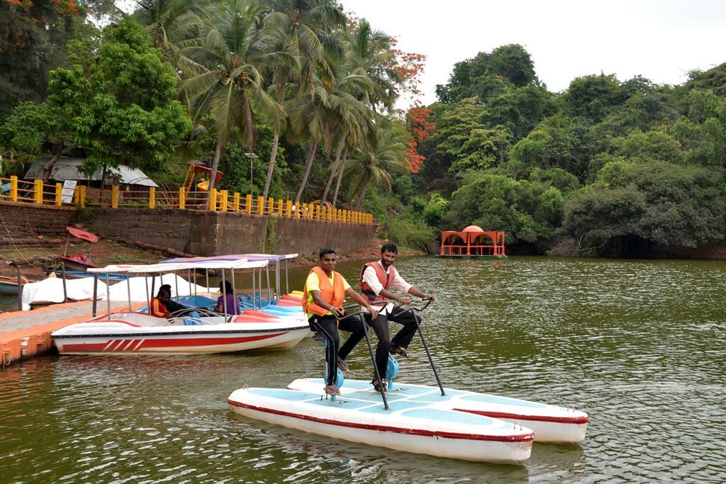 Mayem Lakeview Hotel Goa Exterior photo